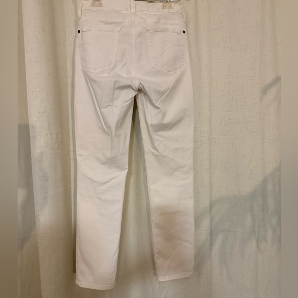 Miracle Body Jeans - Picture 2 of 9